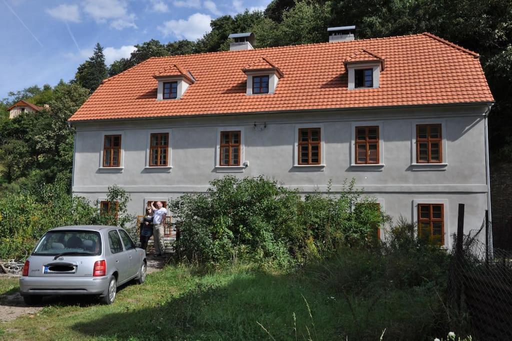 Apt. Overlooking The Castle Nizbor20Km From Prague Exterior photo